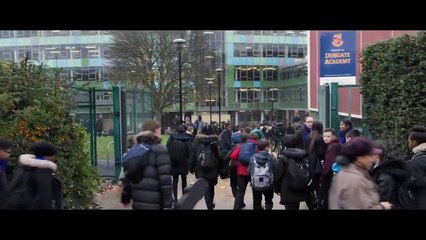 O Menino Que Queria Ser Rei | Trailer Oficial 2 | Legendado HD