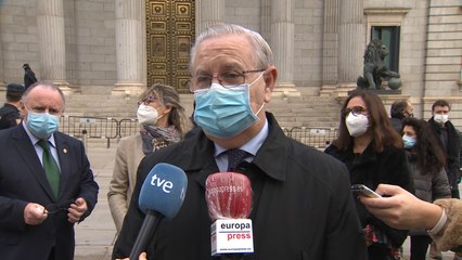 La OMC cuelga 80 lazos negros en homenaje a los médicos fallecidos