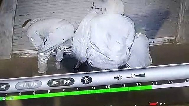 ज्वेलर्स की दुकान में चोरी की कोशिश के सीसीटीवी फुटेज आये सामने