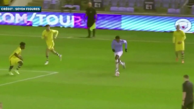 La superbe inspiration de Jayden Braaf avec les jeunes de Manchester City