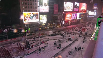 - New York Son Yılların En Şiddetli Kar Fırtınasının Etkisi Altında- New York Beyaza Büründü
