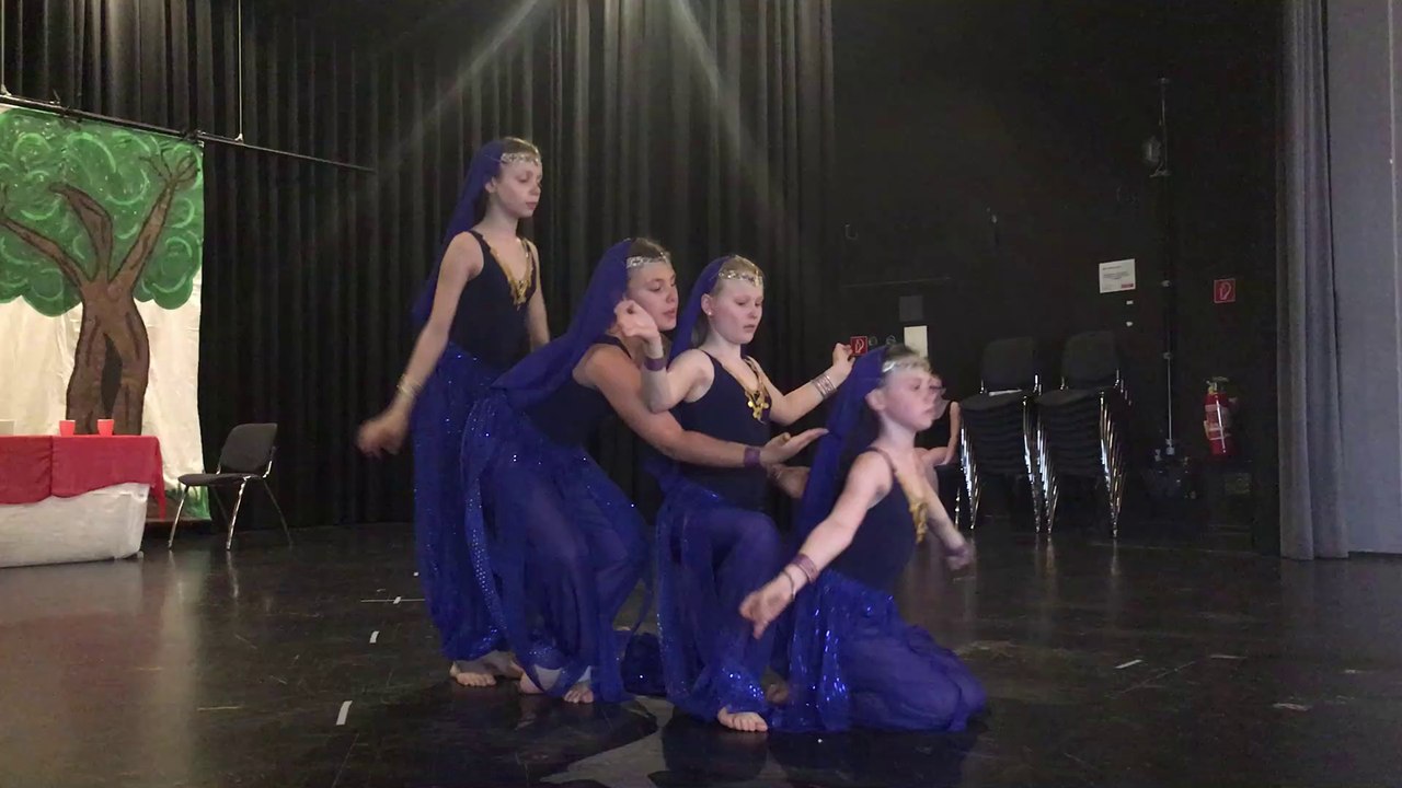 Generalprobe-Alice -im Wunderland-Kinderballett-Frankfurt