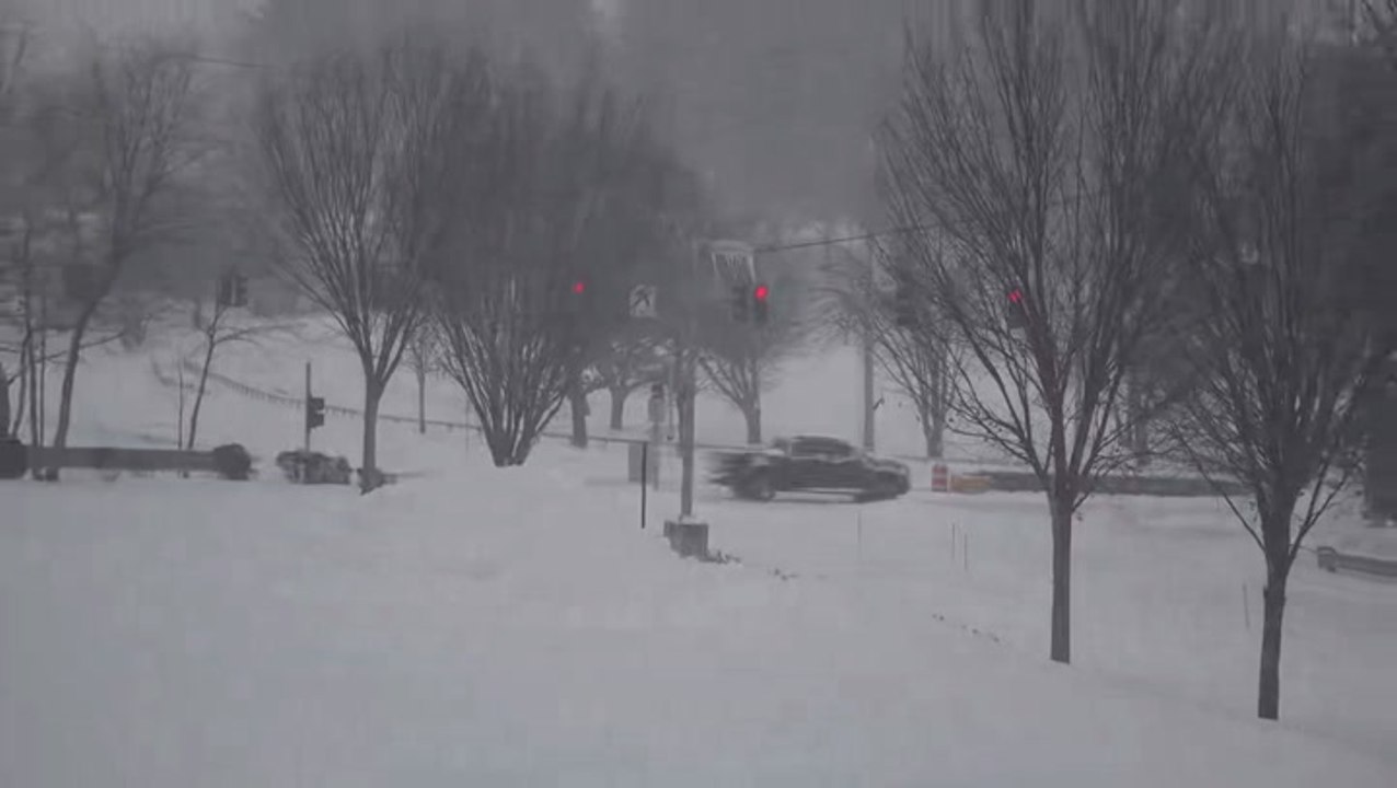 New York buried in snow as people begin digging out