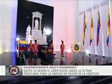 Chávez bajó a Bolívar de las estatuas de bronce y lo convirtió en pueblo