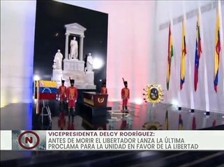Chávez bajó a Bolívar de las estatuas de bronce y lo convirtió en pueblo