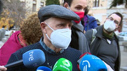 Alegría y emoción a las puertas del Congreso tras aprobación de Ley de eutanasia