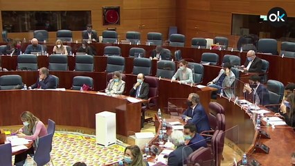 El rap del PP: "A Isa Serra lo de costumbre, que aprenda que en un cajero no es bueno jugar con lumbre"