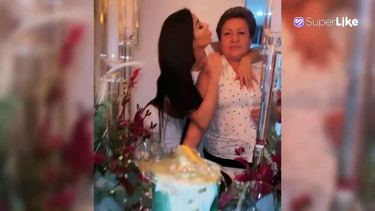 Llorando, Marcela Reyes reaccionó a ofensivos mensajes por video con su mamá