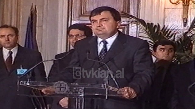 Incidente ne Himare, qeveria shqiptare reagon ndaj deklaratave te qeverise greke - (15 Tetor 2000)