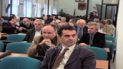 Deputetet shqiptare do te kene sekretarin e tyre personal  (16 Tetor 2000)