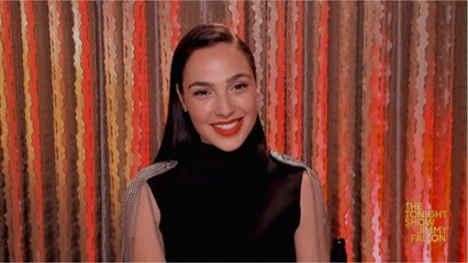 Gal Gadot Tries Taco Bell For The First Time