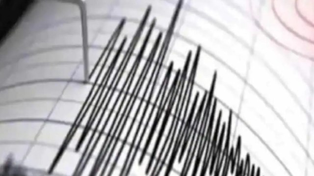 4.2 magnitude earthquake in Delhi-NCR, strong tremors felt