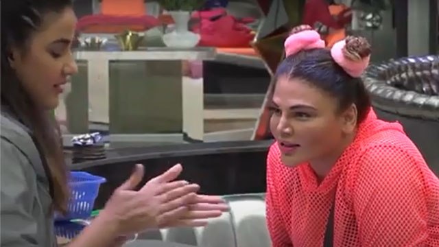 Bigg Boss 14: Jasmin Bhasin से Aly Goni को लेकर Rakhi Sawant ने किए तगड़े सवाल | FilmiBeat