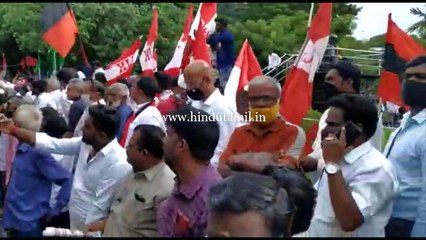 டெல்லியில் போராடும் விவசாயிகளுக்கு ஆதரவாக திமுக மற்றும் தோழமைக் கட்சி தலைவர்கள் உண்ணா நிலைப் போராட்டம்! - இடம் சென்னை வள்ளுவர்கோட்டம்