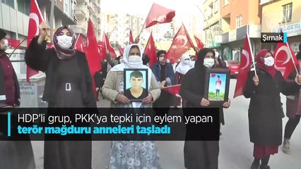 PKK'ya tepki için eylem yapan terör mağduru annelerine HDP'lilerden taşlı saldırı