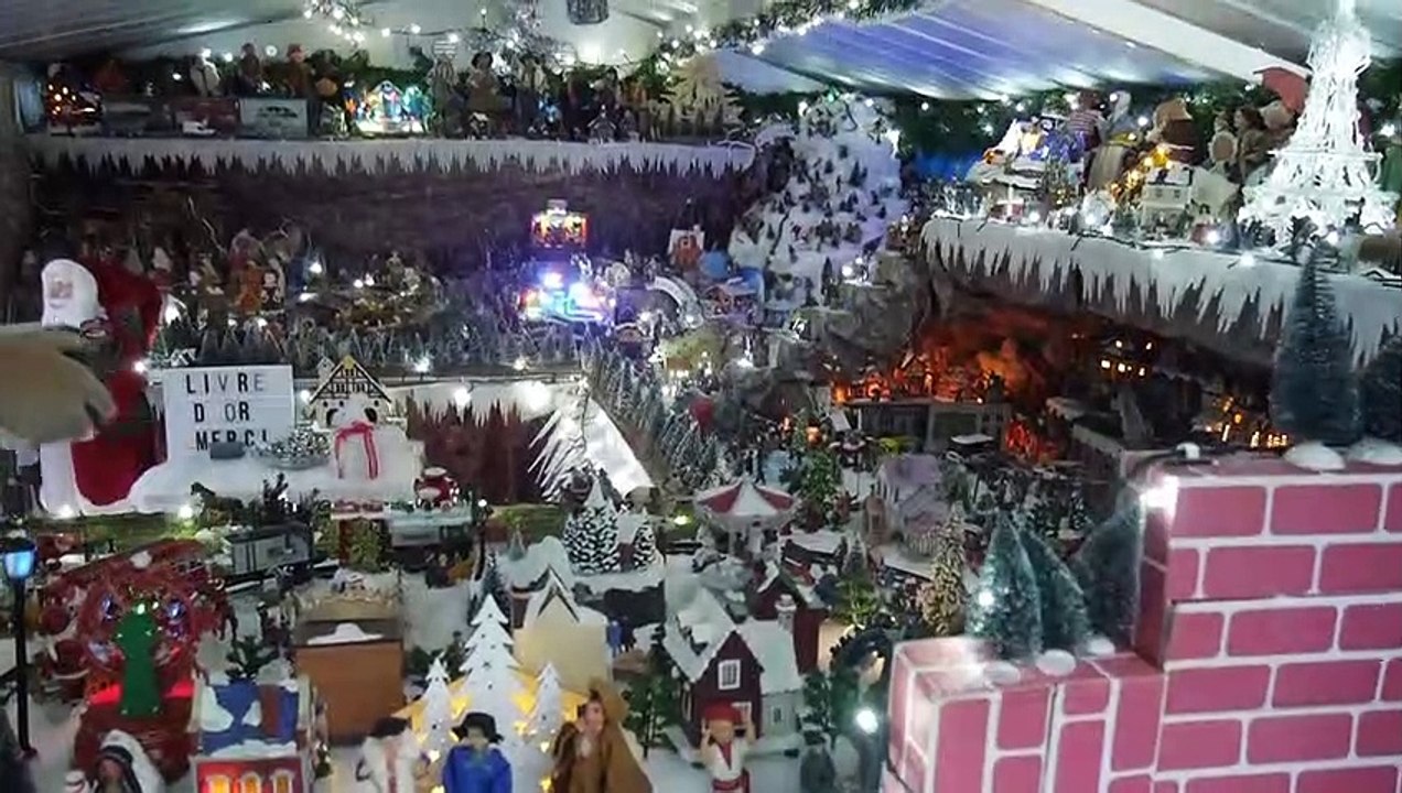 En Gironde, à Saint-Pierre d'Aurillac, leur village de Noël fait rêver petits et grands
