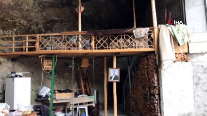 30 yıldır mağarada yaşıyor