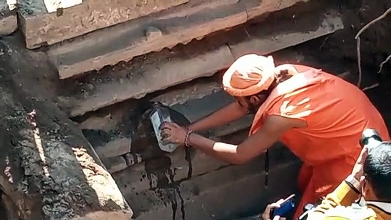 उज्जैन- महाकाल मंदिर के अंदर मिली पत्थर की रहस्...