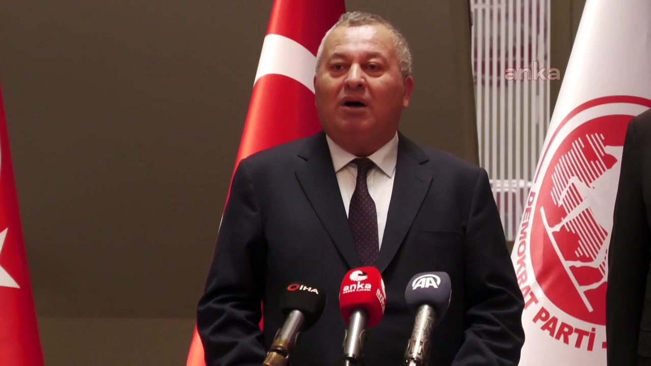 Cemal Enginyurt Demokrat Parti rozetini taktı "Demokrat Parti'de ihale bekleyenler, avanta peşinde koşanlar yok"