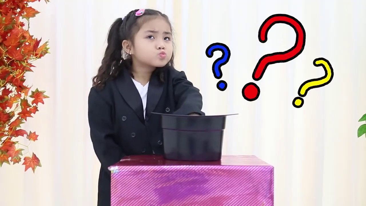 Suri and Friends Pretend Play at the Kids Got Talent and Magic Show - Kids videos
