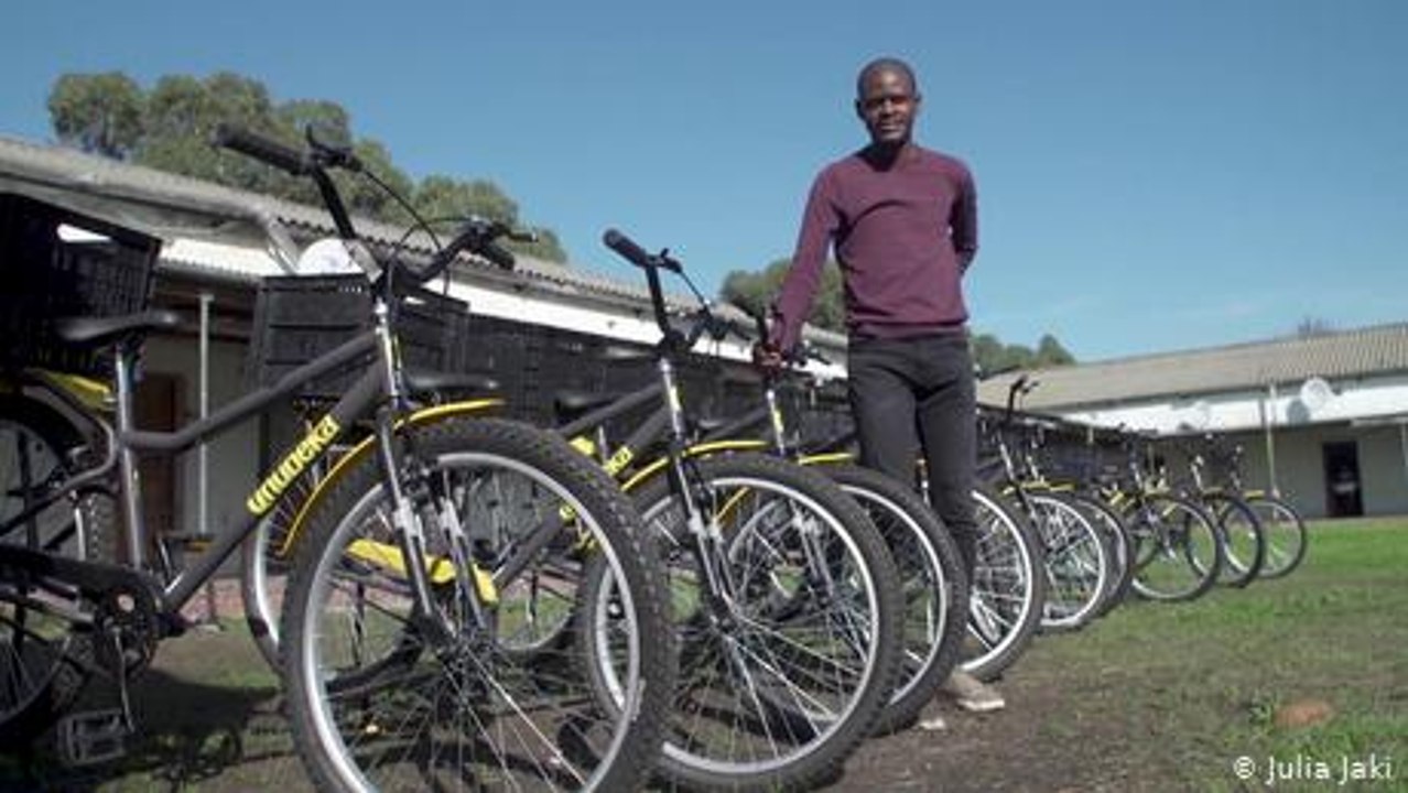 Cloudy Deliveries - delivery by bike