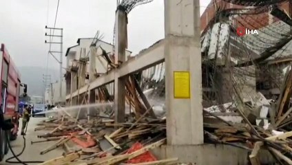 İnşaatta göçük meydana geldi, 4 işçi ölümden döndü