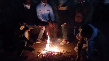 जोधपुर में सर्दी से बचाव के लिए अलाप तापते लोग