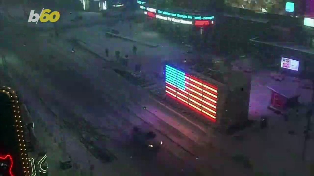 Must See! Adrenaline Junkies Take Advantage of New York Snow, Go Skiing in the Streets