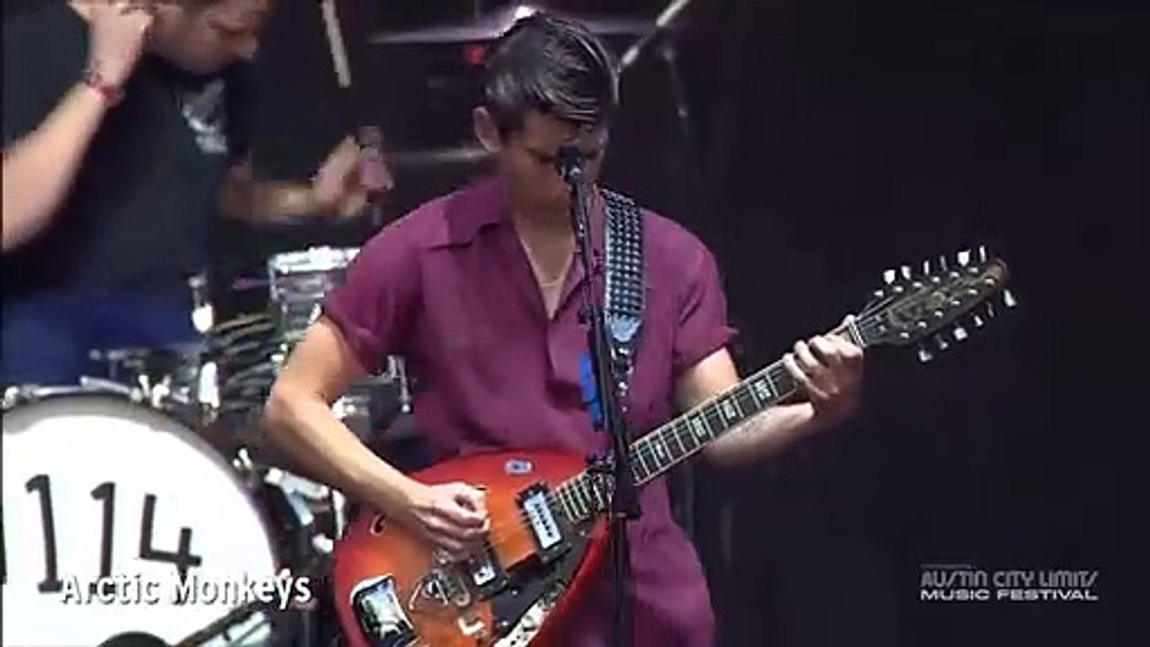 Arctic Monkeys - Do I Wanna Know (Live)
