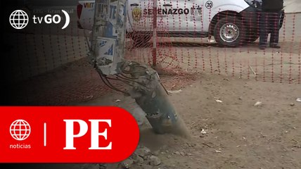 Poste contra el que se estrelló camión está a punto de caer | Primera Edición