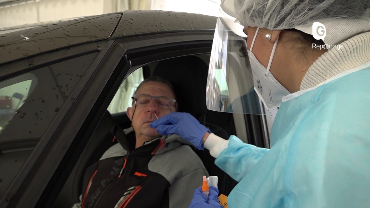 Reportage - Un drive de dépistage massif au Summum avant les vacances de Noël