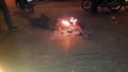 Hà Nội: Đốt Lửa Đêm Đông. 2020. Cuộc Sống Muôn Màu