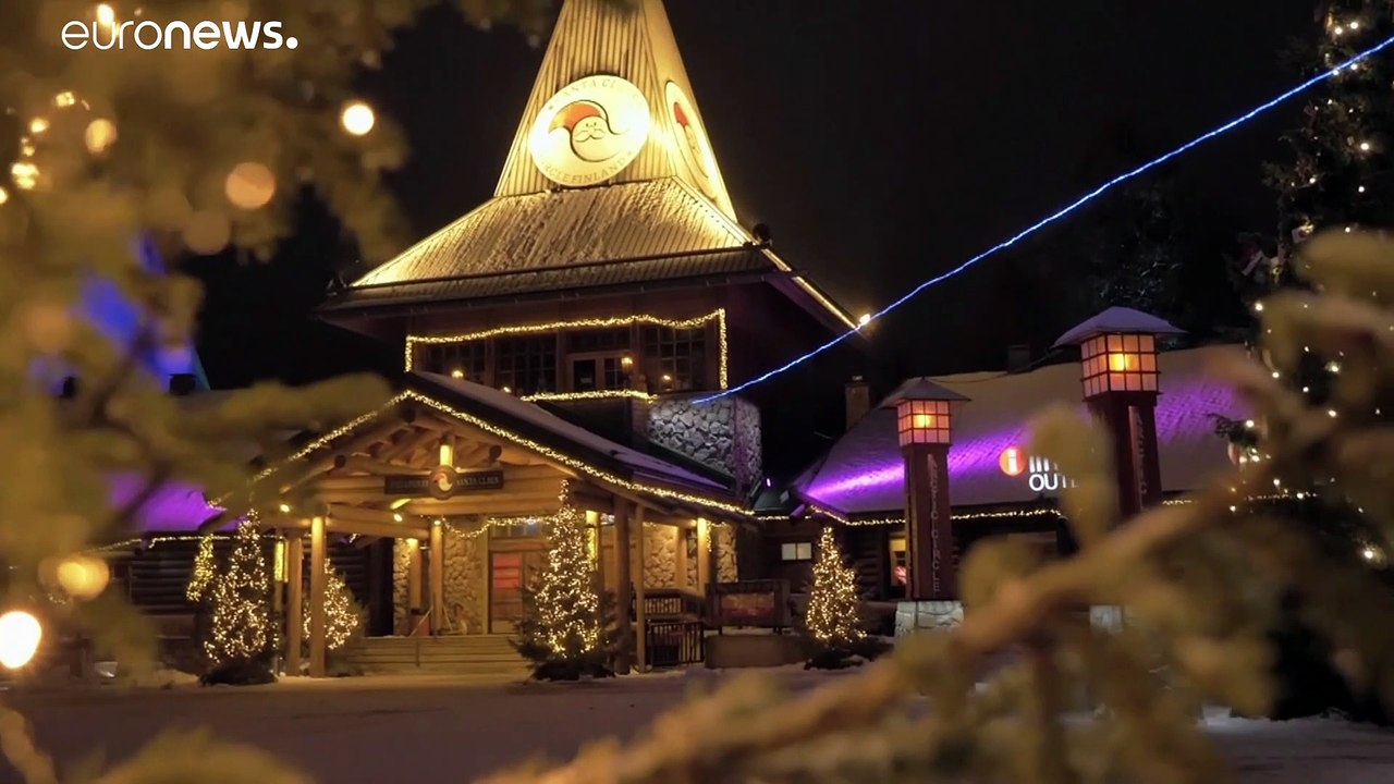 Weihnachtsmann und Elfen lesen eine halbe Million Briefe