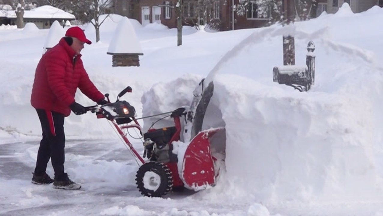 Snowed-in neighbors get help after nor'easter