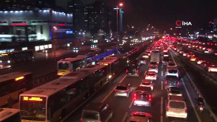56 saatlik kısıtlamaya 1 saat kala İstanbul trafiği yüzde 45 seviyesin geriledi