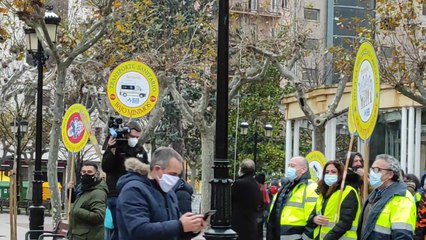 Más de 200 personas se concentran ante la "precariedad del transporte sanitario"