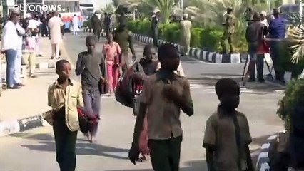 Több mint 300 iskolás fiú kiszabadult Nigériában