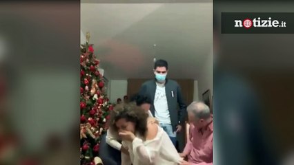 Libano, figlio emigrato torna a casa per Natale: la sorpresa commuove i suoi genitori