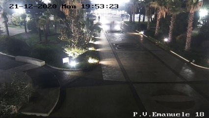 Puglia: fa esplodere violento petardo in piazza, 500 euro di multa a 19enne biscegliese - VIDEO