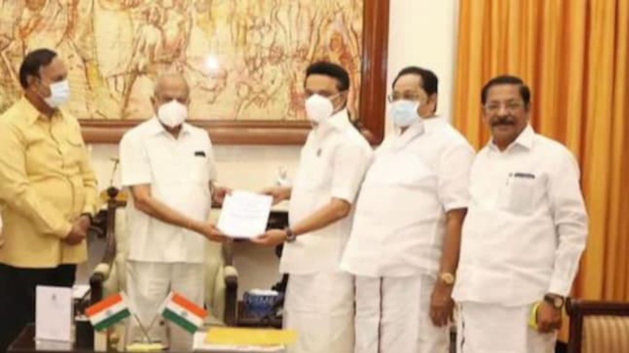 MK Stalin meets Tamil Nadu Governor, alleges corruption by AIADMK ministers