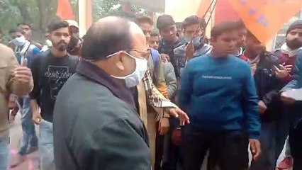 बहराइच एसिड अटैक- नारी सम्मान के खातिर सड़क पर उतरे ABVP कार्यकर्ता