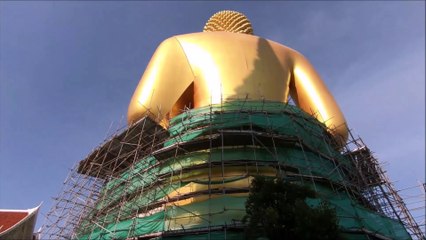 Big Buddha Statue at Wat Paknam Bhasicharoen Temple at Phasi Charoen district, Bangkok, Thailand
