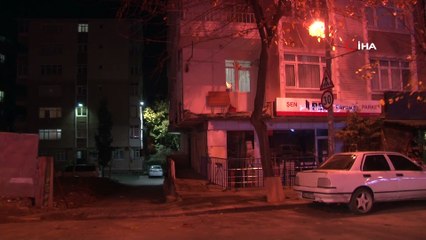 Küçükçekmece’de bir evin balkonu bir anda çöktü