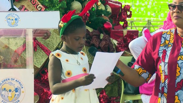 La Fondation Children Of Africa offre un arbre de Noel aux enfants