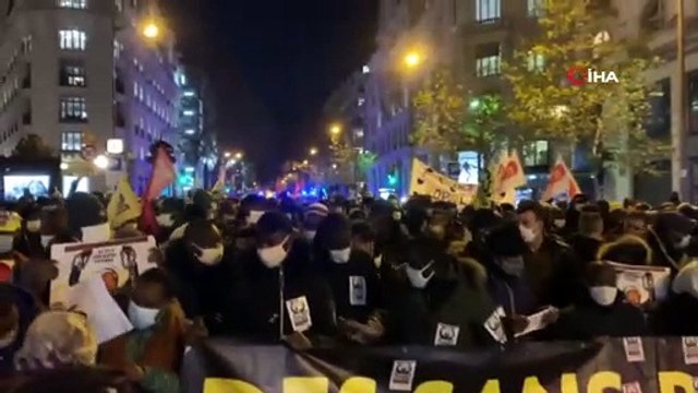 - Fransa'da Yüzlerce Göçmen Sokağa İndi