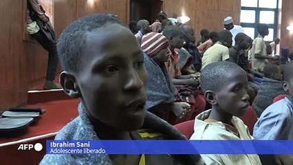 Los más de 300 estudiantes liberados en Nigeria se reúnen con sus padres