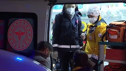 Sitenin kapalı otoparkındaki lüks araçta yangın çıktı