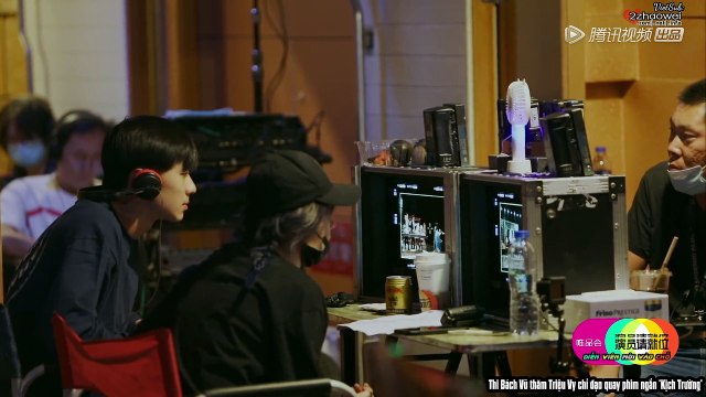 #DiễnViênMờiVàoChỗ2 [Đặc sắc ngoài lề] Thi Bách Vũ thăm Triệu Vy chỉ đạo quay phim ngắn Kịch Trường [2zhaoweiVietSub]