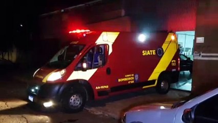 Mulher bate a cabeça em quadra de esportes no Bairro Santo Onofre