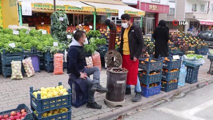 Sivas'ın ayazına karşı kaldırımda soba kurdu